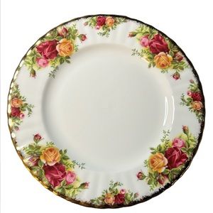 SALAD / DESERT PLATE OLD COUNTRY ROSES ROYAL ALBERT BONE CHINA ENGLAND 1962 VTG